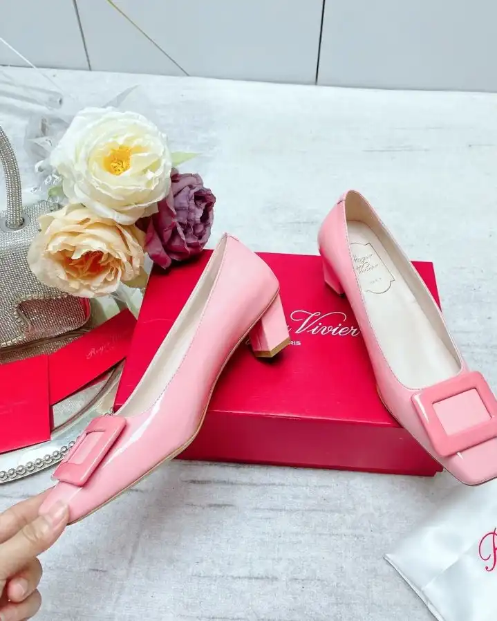 hype Roger Vivier flat shoes