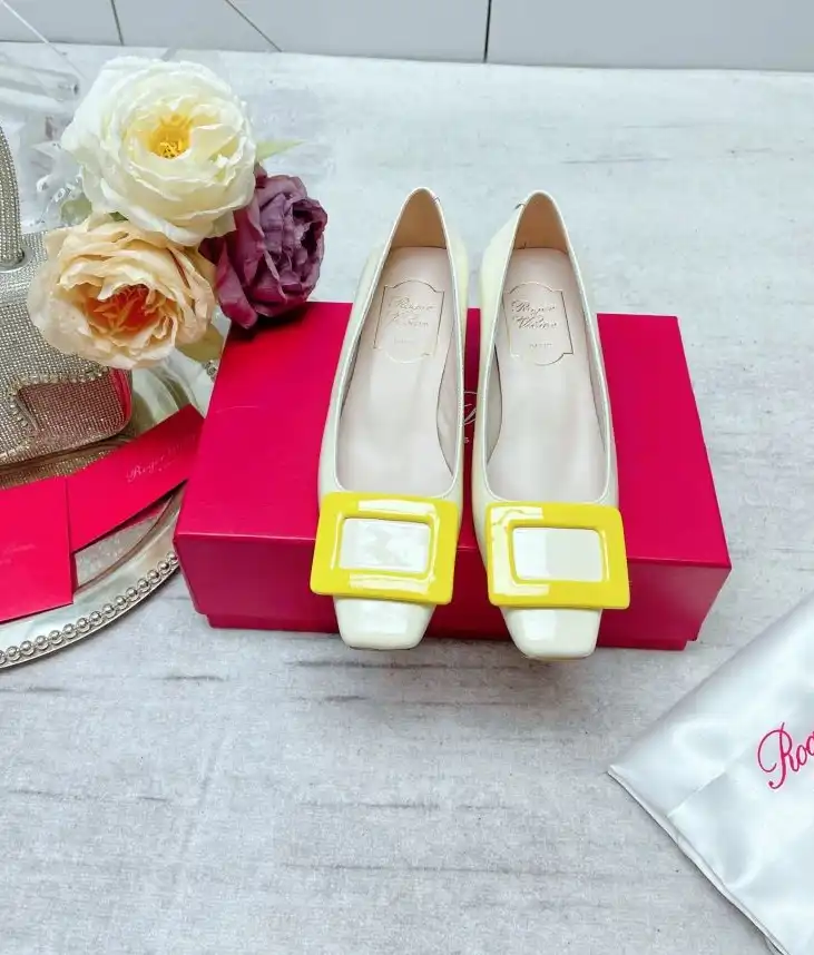 hype Roger Vivier flat shoes