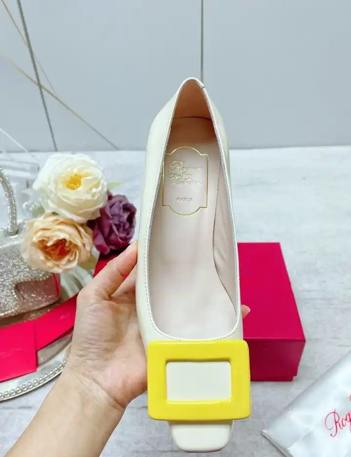 hype Roger Vivier flat shoes