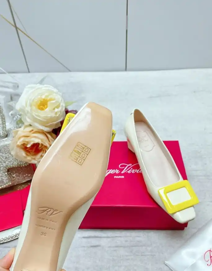 hype Roger Vivier flat shoes