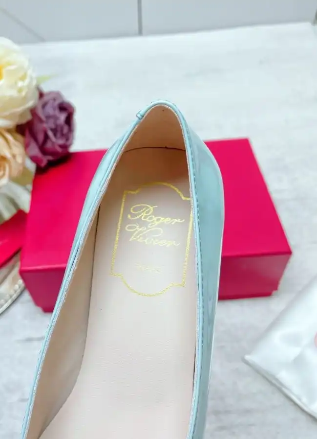 hype Roger Vivier flat shoes