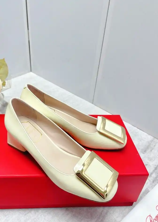 hype Roger Vivier flat shoes