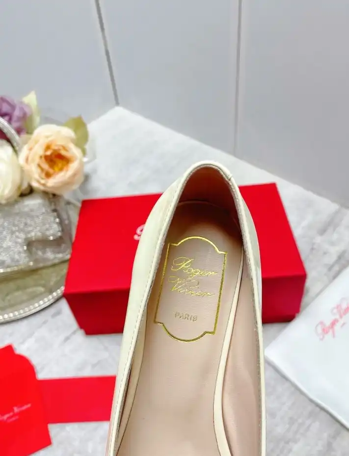 hype Roger Vivier flat shoes