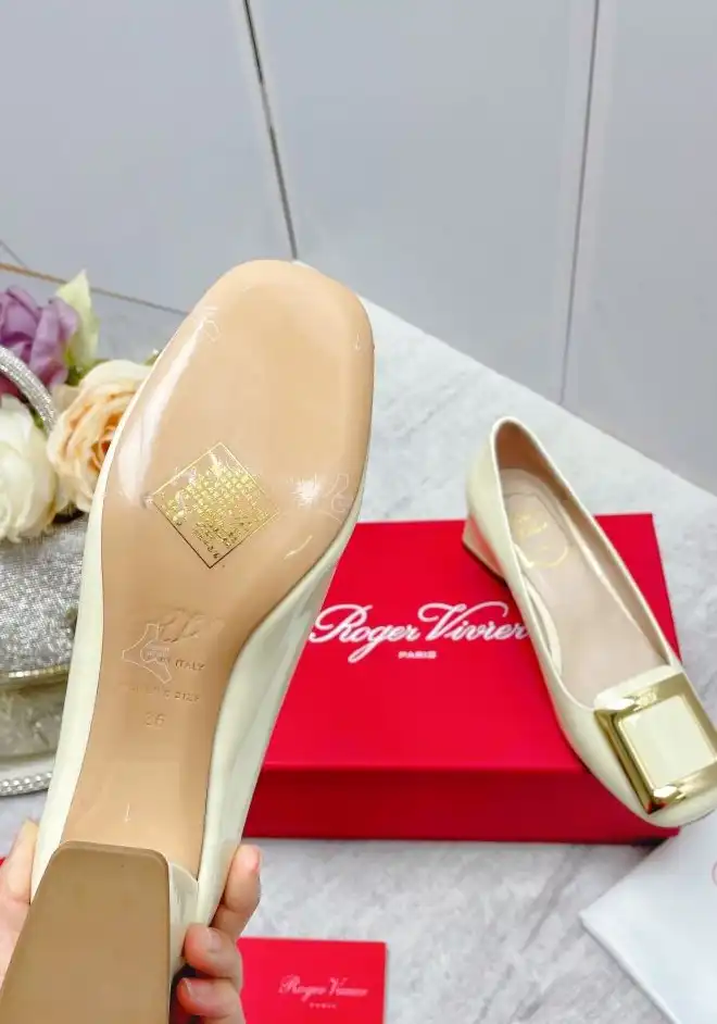 hype Roger Vivier flat shoes