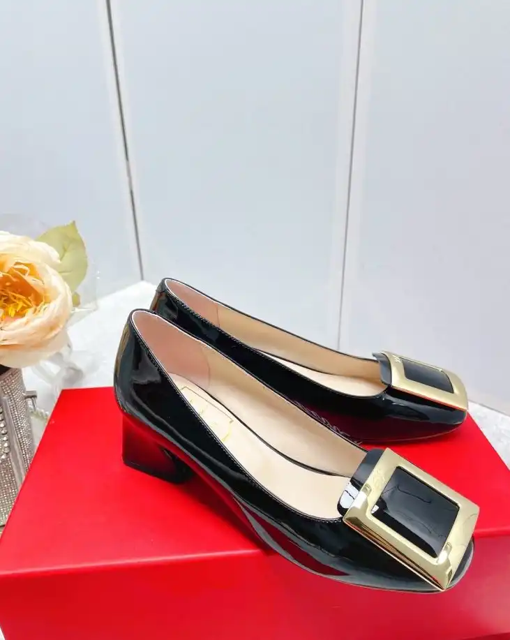 hype Roger Vivier flat shoes