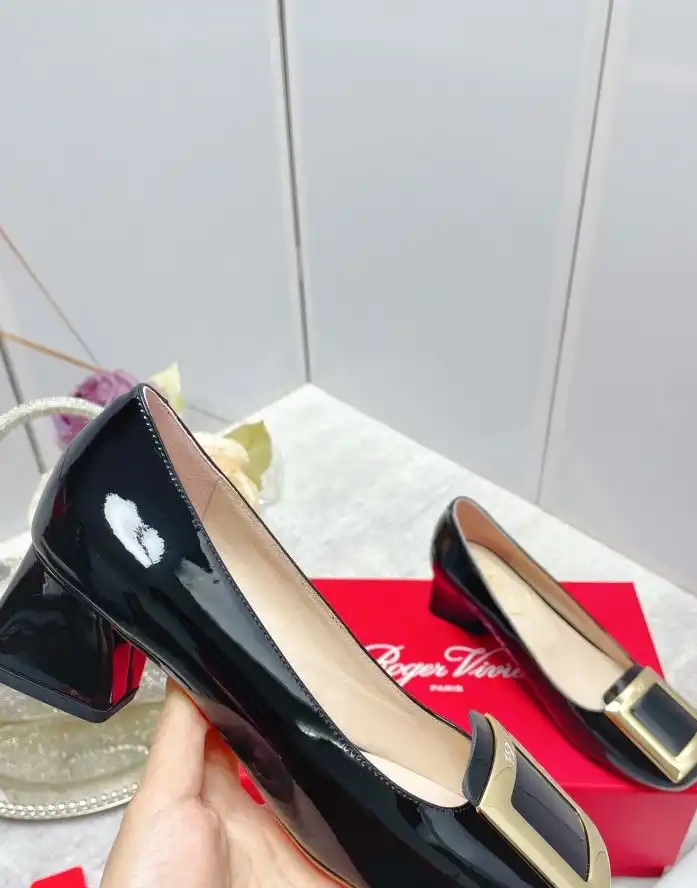 hype Roger Vivier flat shoes