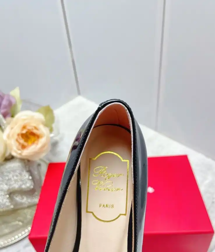 hype Roger Vivier flat shoes