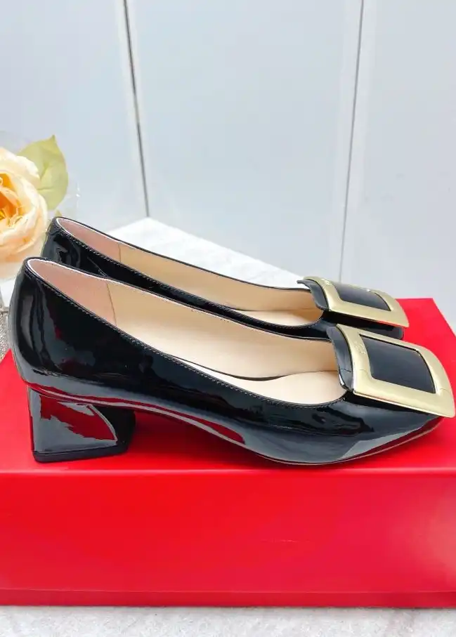 hype Roger Vivier flat shoes