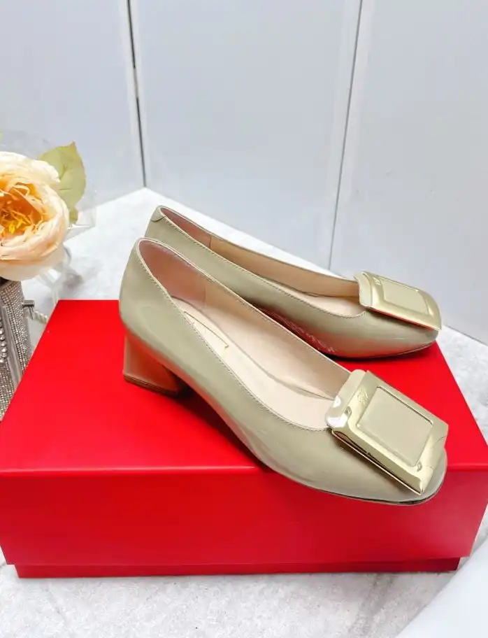 hype Roger Vivier flat shoes