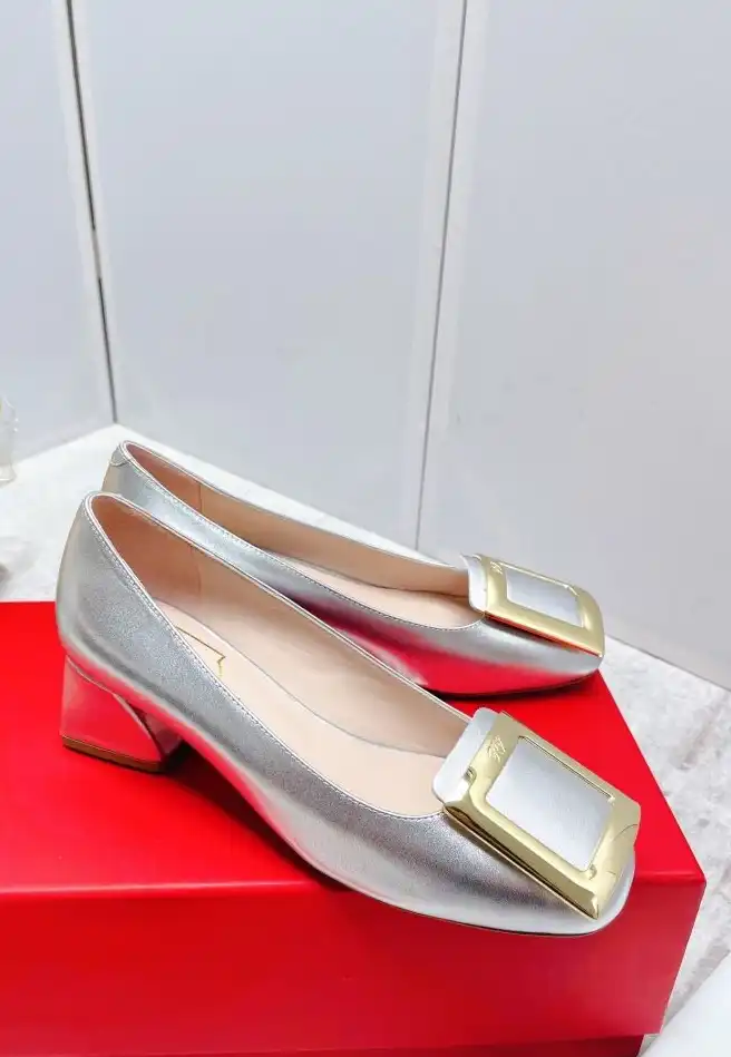 hype Roger Vivier flat shoes