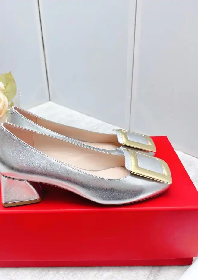 hype Roger Vivier flat shoes