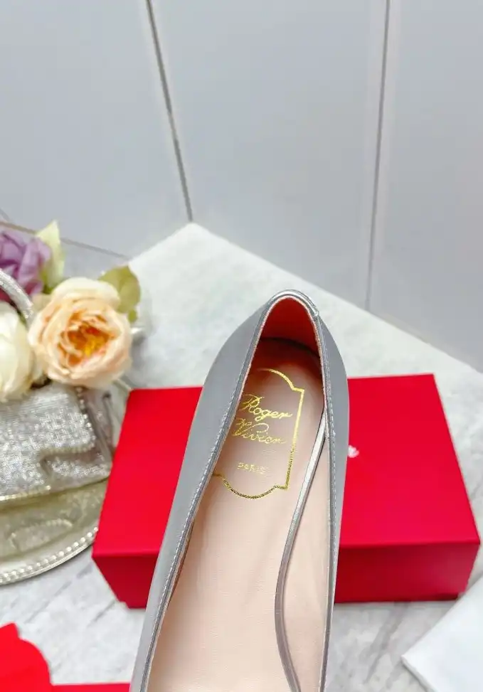 hype Roger Vivier flat shoes