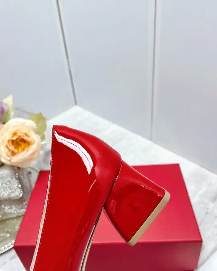 hype Roger Vivier flat shoes