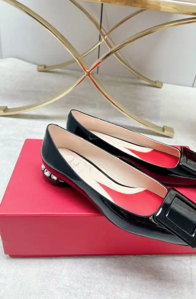 hype Roger Vivier flat shoes