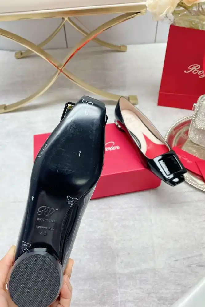 hype Roger Vivier flat shoes