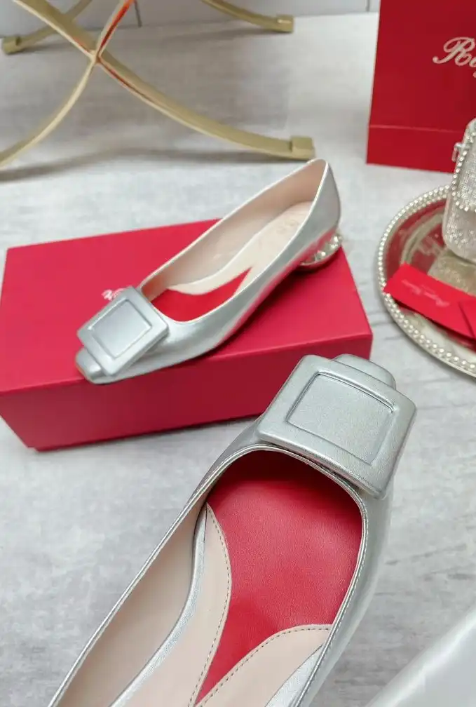 hype Roger Vivier flat shoes