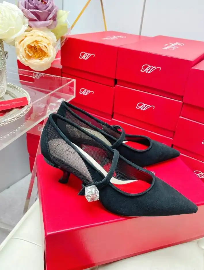 hype Roger Vivier flat shoes