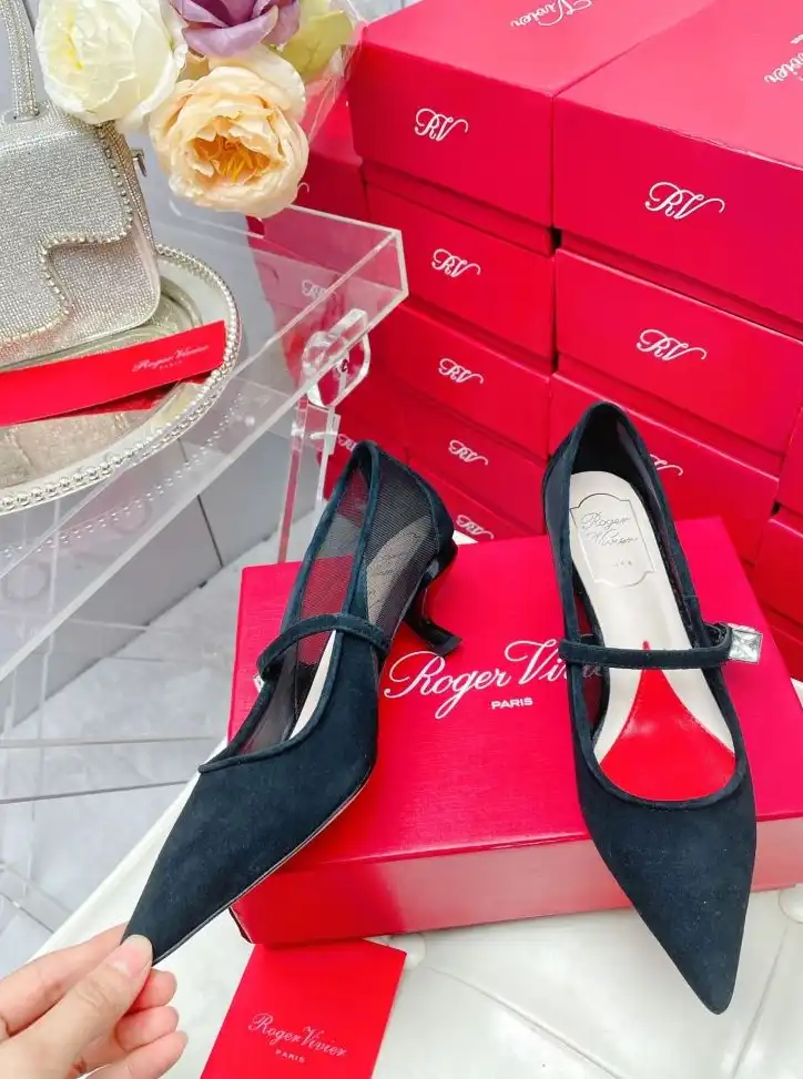 hype Roger Vivier flat shoes