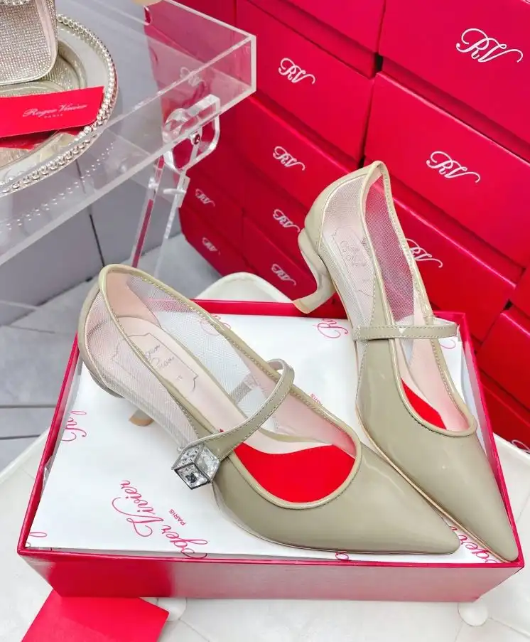 hype Roger Vivier flat shoes