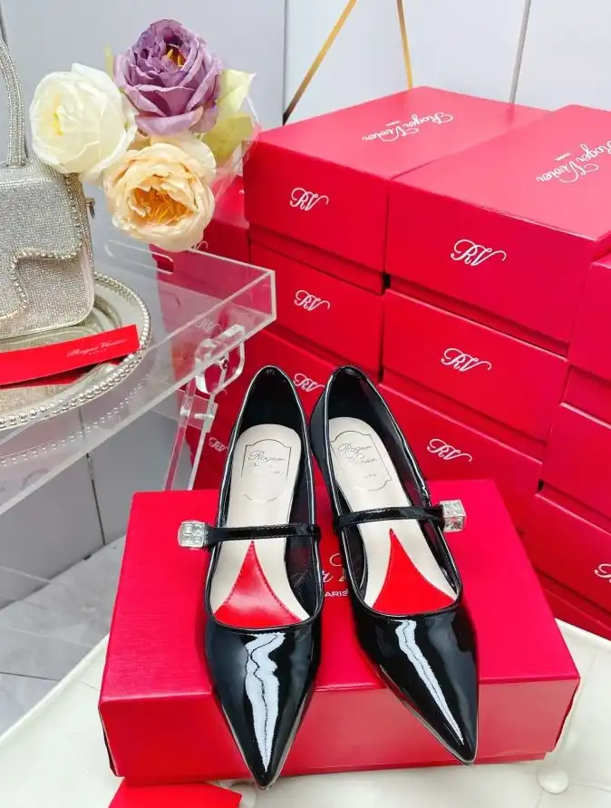 hype Roger Vivier flat shoes