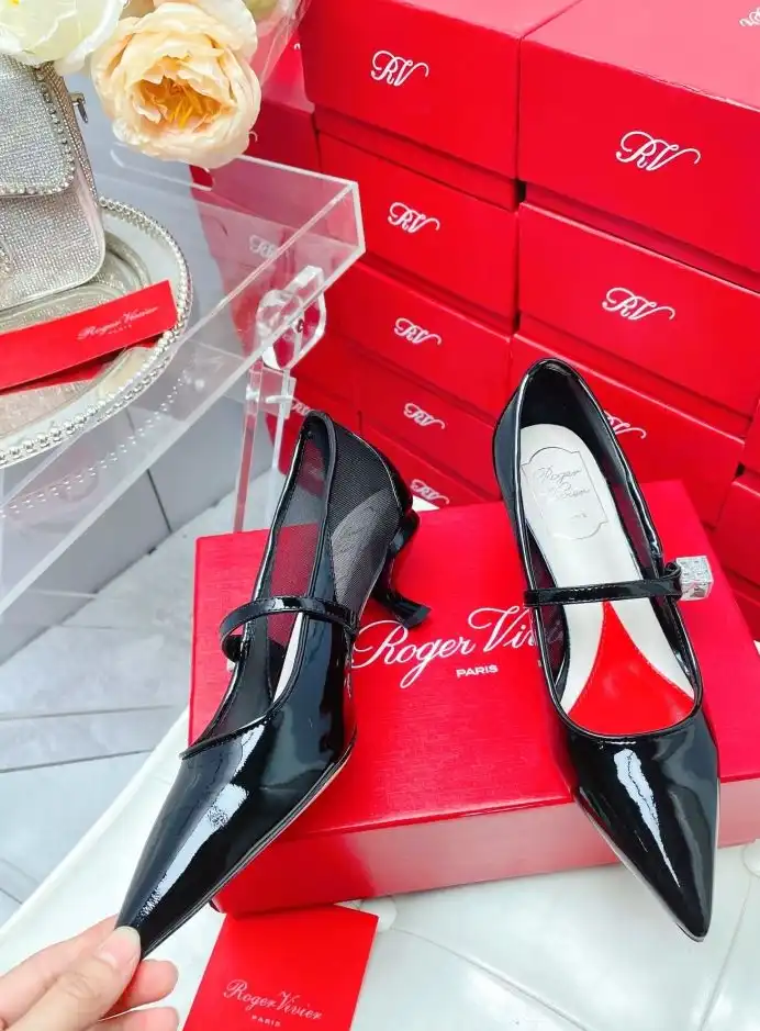 hype Roger Vivier flat shoes