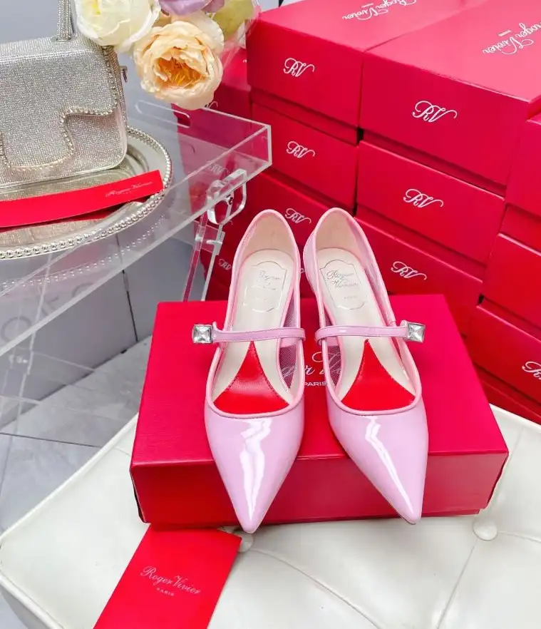 hype Roger Vivier flat shoes