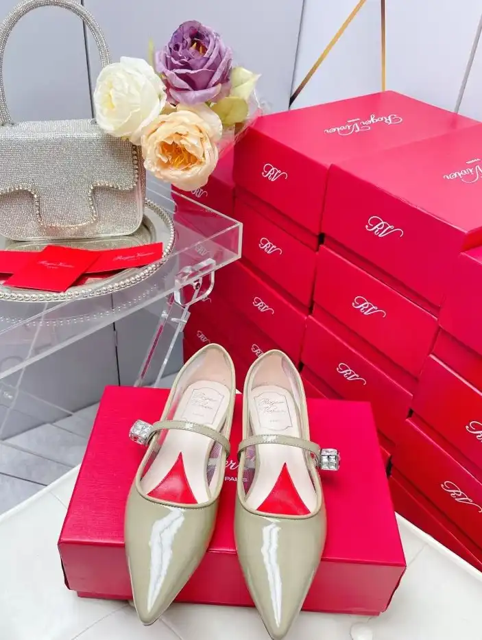 hype Roger Vivier flat shoes