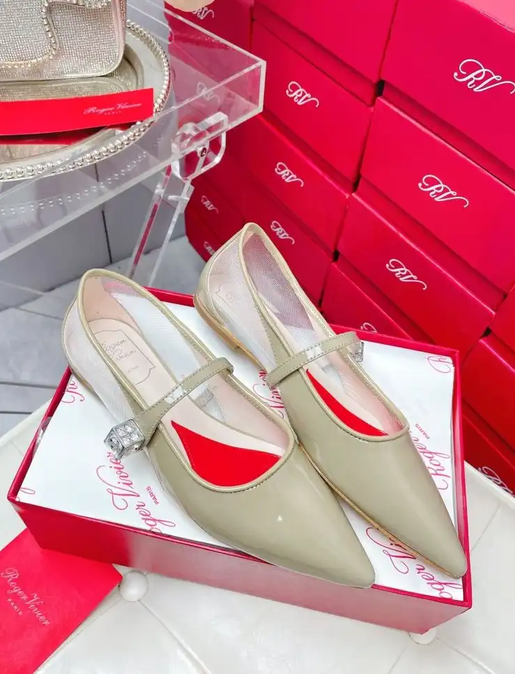 hype Roger Vivier flat shoes