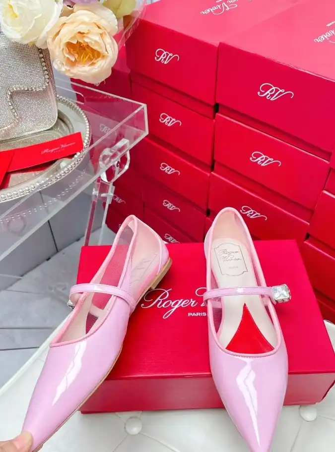 hype Roger Vivier flat shoes