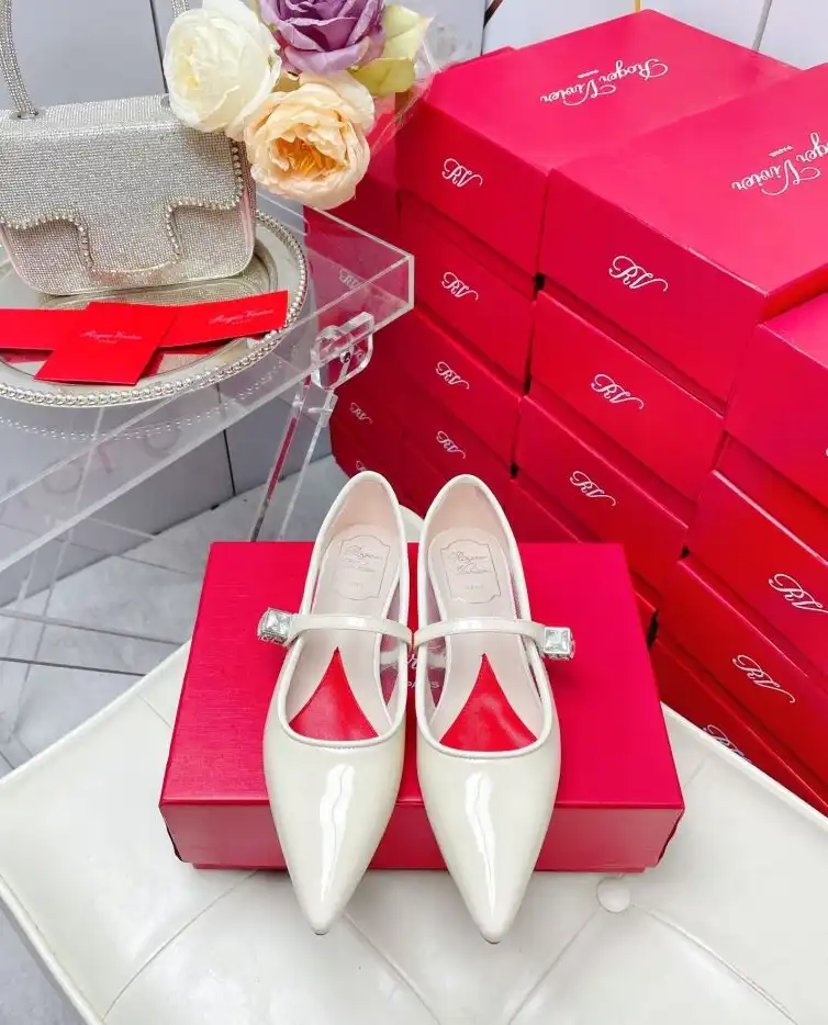 hype Roger Vivier flat shoes