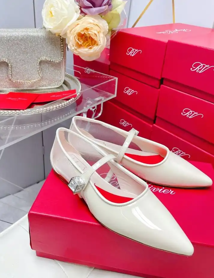 hype Roger Vivier flat shoes