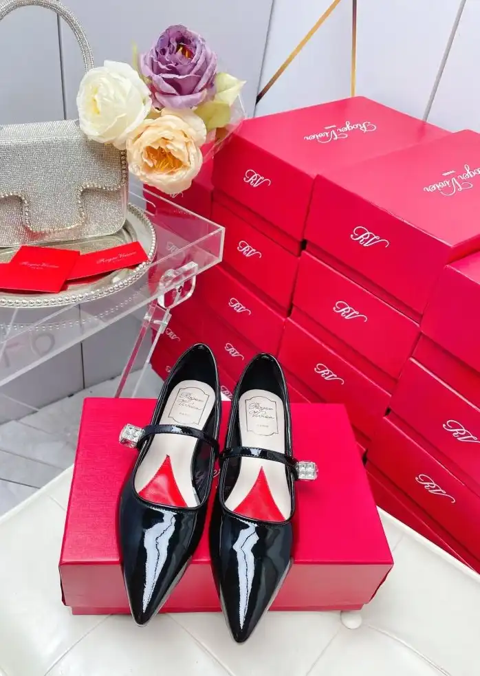 hype Roger Vivier flat shoes