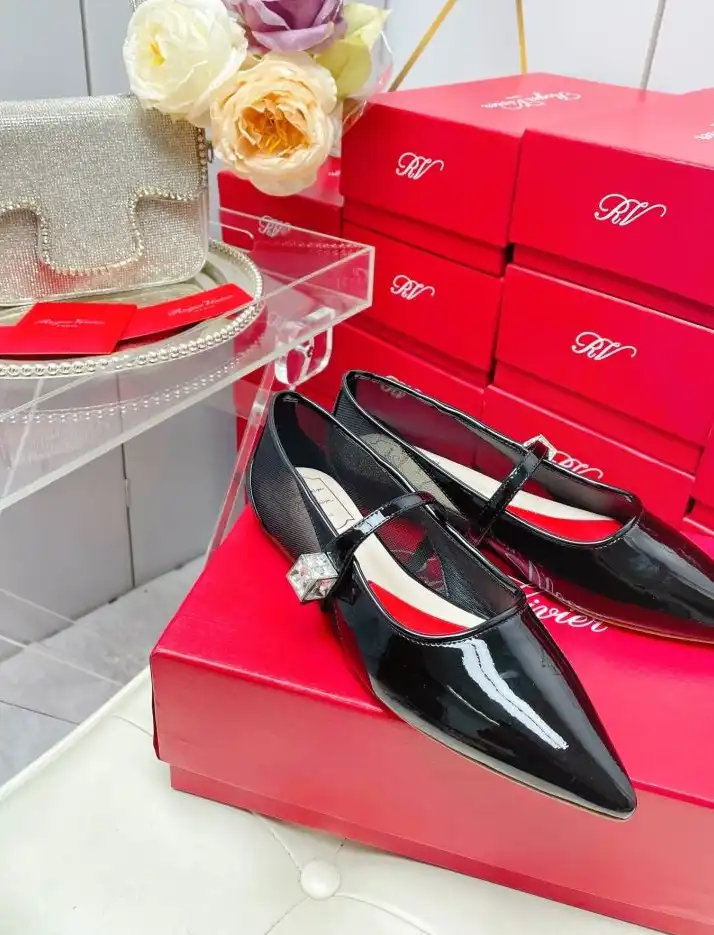 hype Roger Vivier flat shoes