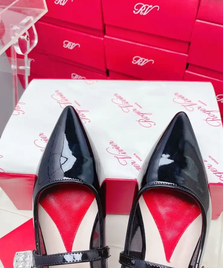 hype Roger Vivier flat shoes