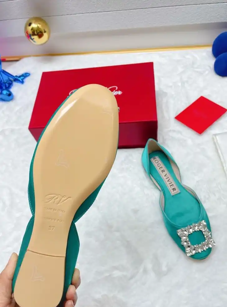 hype Roger Vivier flat shoes