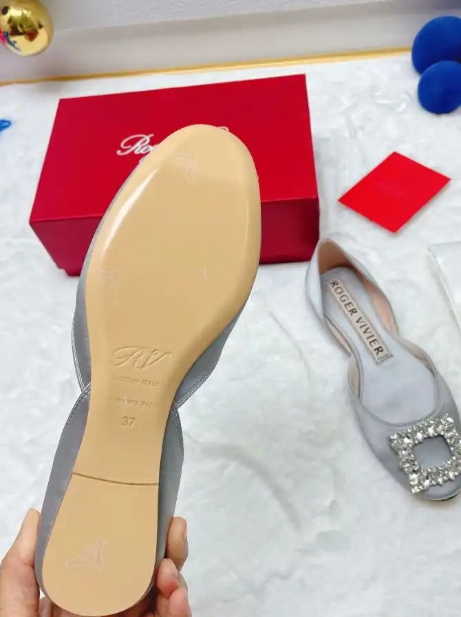 hype Roger Vivier flat shoes