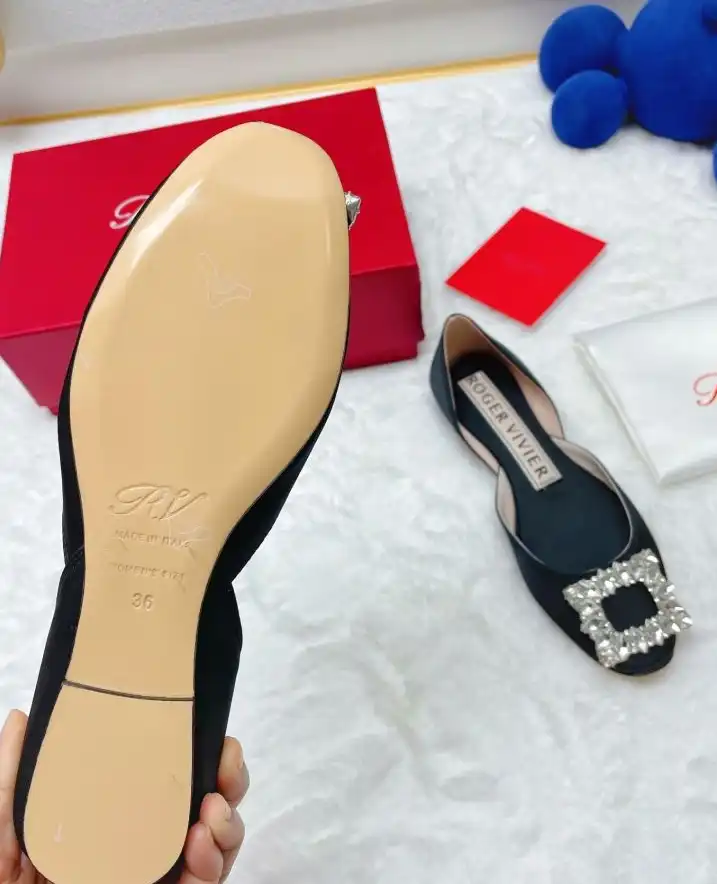 hype Roger Vivier flat shoes