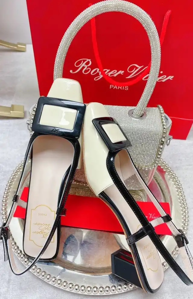 hype Roger Vivier flat shoes