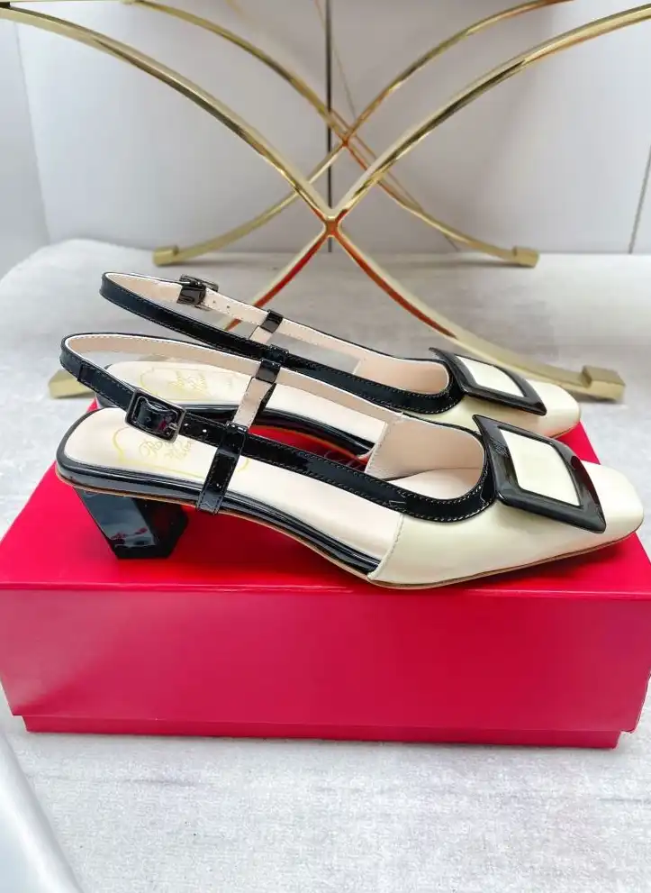 hype Roger Vivier flat shoes