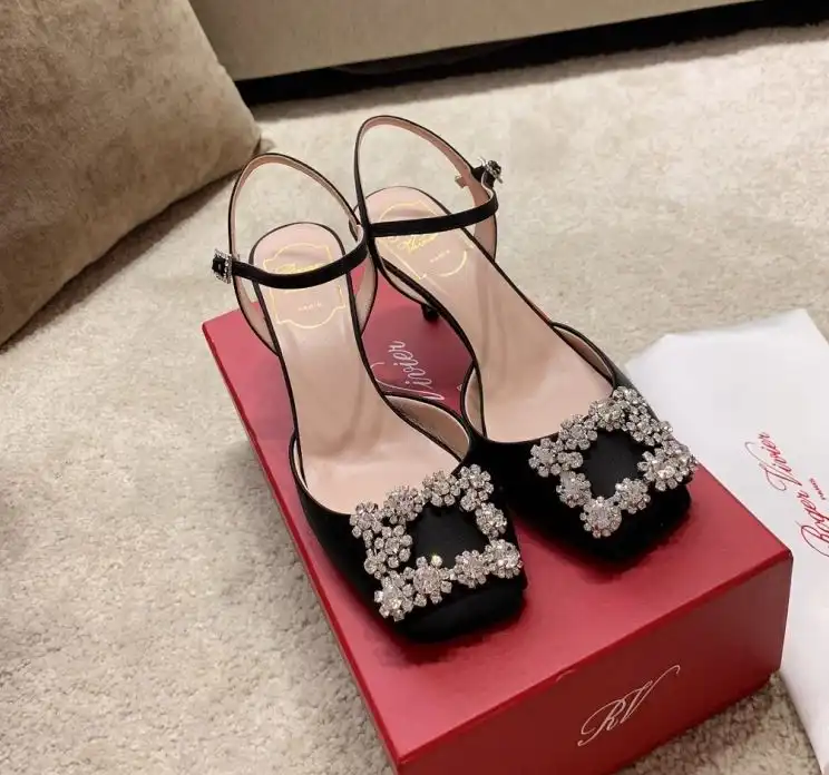 hype Roger Vivier flat shoes