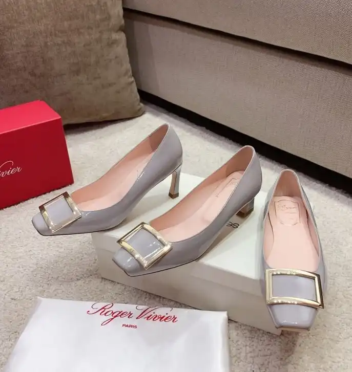 hype Roger Vivier flat shoes