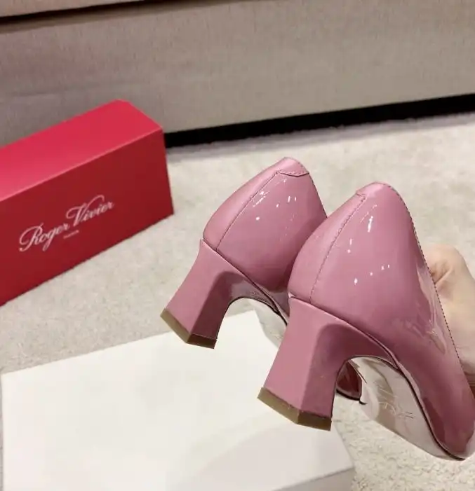 hype Roger Vivier flat shoes