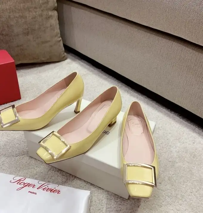 hype Roger Vivier flat shoes