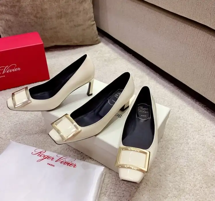 hype Roger Vivier flat shoes