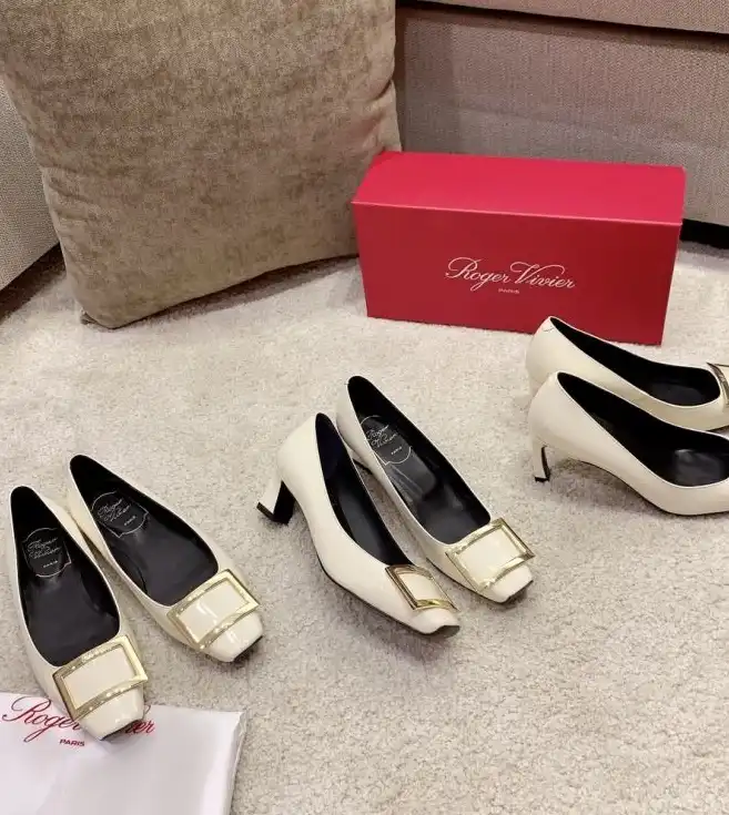 hype Roger Vivier flat shoes