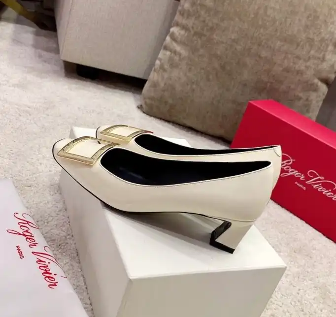 hype Roger Vivier flat shoes