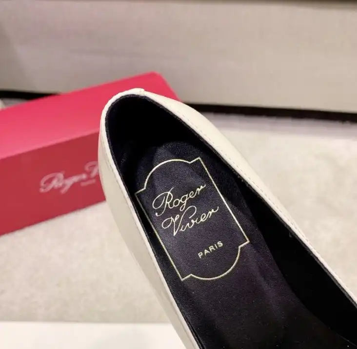 hype Roger Vivier flat shoes