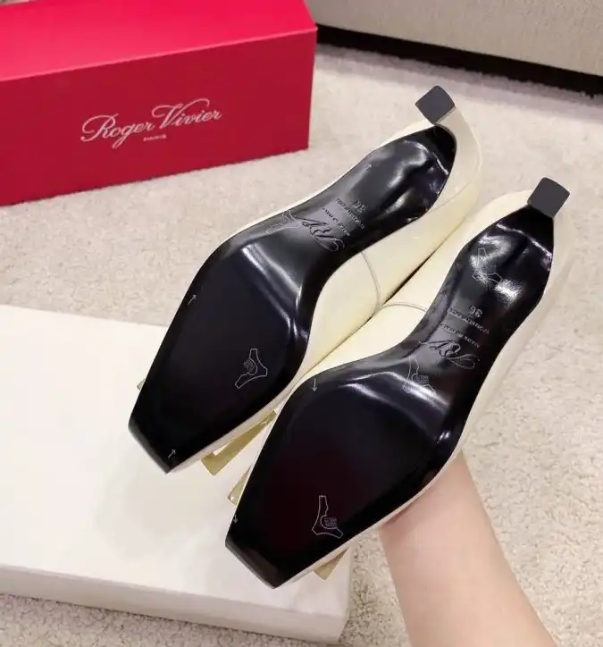 hype Roger Vivier flat shoes