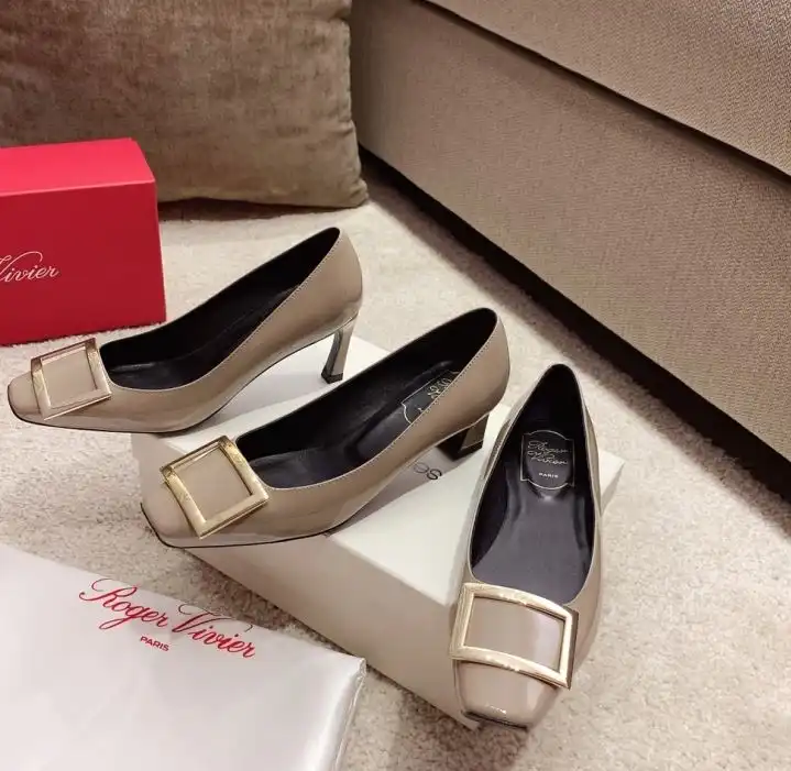 hype Roger Vivier flat shoes