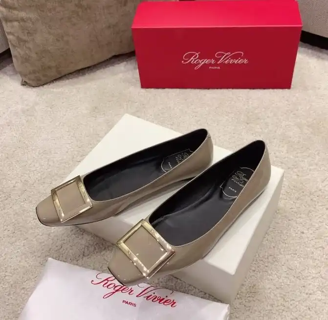 hype Roger Vivier flat shoes